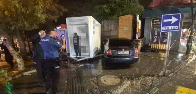 Muş'ta direksiyon başında sara nöbeti geçiren bir sürücü, kontrolü kaybederek