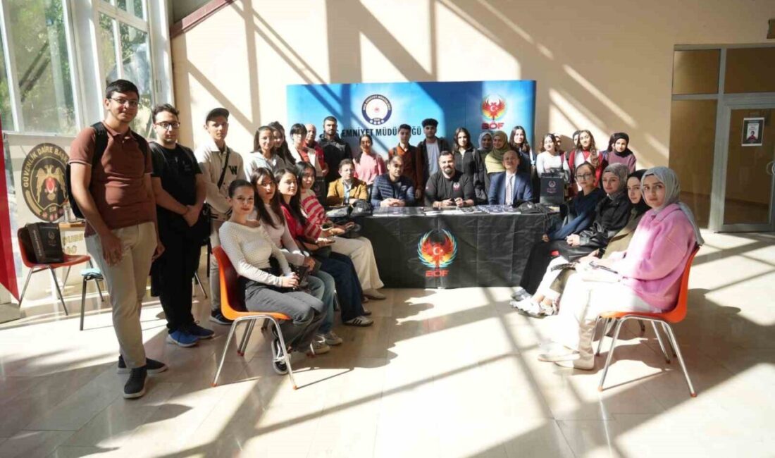 Muş Emniyet Müdürlüğü, "El Ele Güvenli Geleceğe" projesi ile üniversite