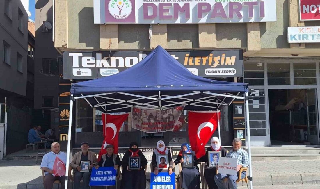Muş’ta PKK tarafından kaçırılan çocukları için aileler, 216 haftadır DEM
