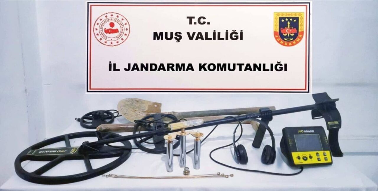 Muş'ta jandarma, izinsiz kazı yapan N.Ö. ve 6 kişiyi suçüstü