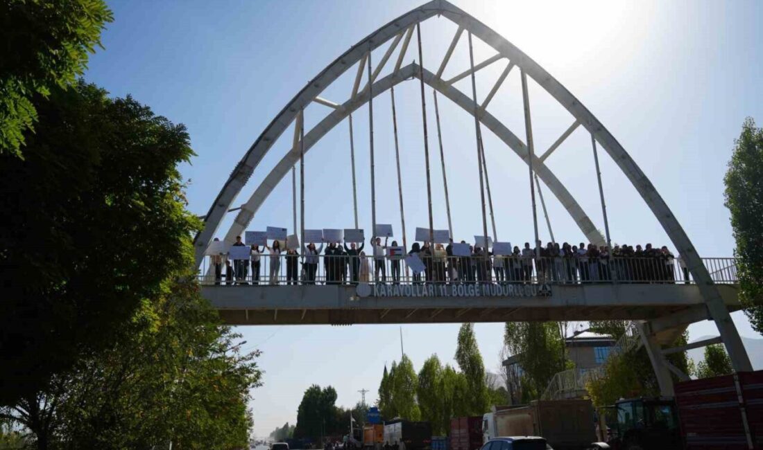 Muş’taki Erentürk Öz Şeker Anadolu Lisesi öğrencileri, İsrail'in Gazze saldırılarına