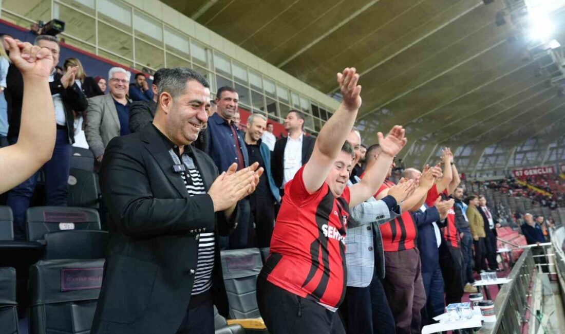 Bünyamin Bozgeyik, Mutlu Kafe Çalışanlarını Gaziantep FK Maçında Ağırlayarak Kalplerde İz Bıraktı AK Parti Milletvekili Bünyamin Bozgeyik, Gaziantep FK-Antalyaspor maçında, Mutlu Kafe'de