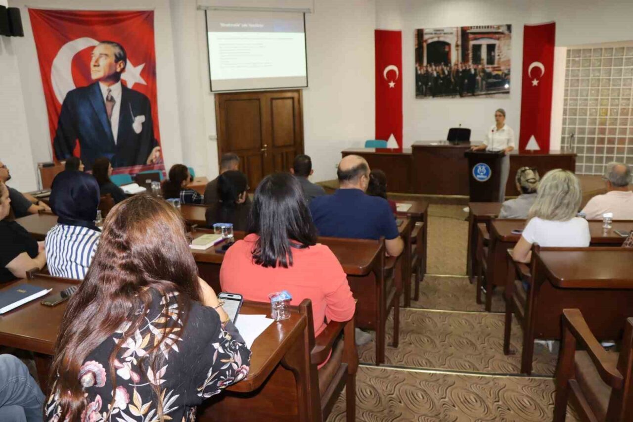 Nazilli Belediyesi, personelin gelişimi için eğitim faaliyetlerine devam ediyor. 3