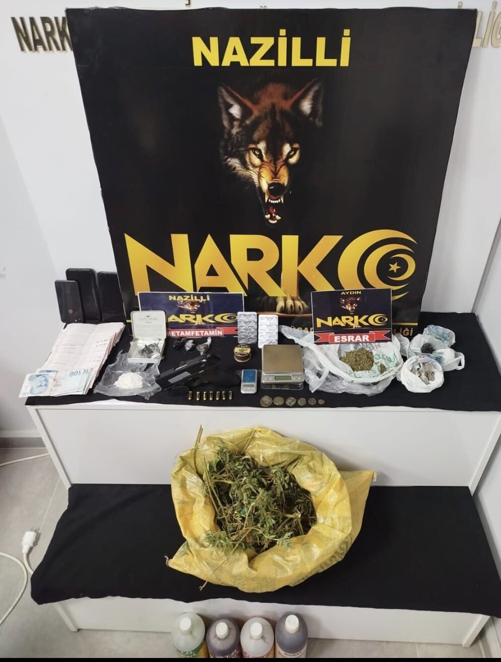 Aydın'ın Nazilli ilçesinde düzenlenen operasyonda uyuşturucu madde ticareti yaptığı belirlenen