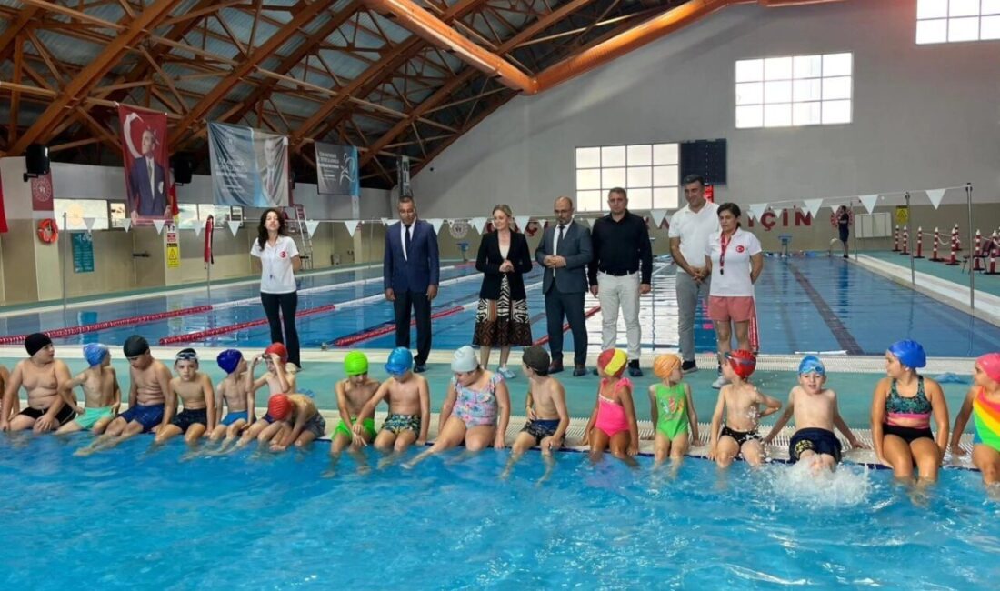 Nazilli'de "Geleceğe Kulaç Atıyorum" projesi başladı. İlçe Kaymakamı Huriye Küpeli