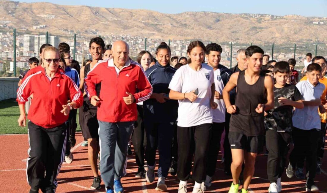 Türk atletizmine önemli katkılarda bulunan 68 yaşındaki Necdet Ayaz, Elazığ’da