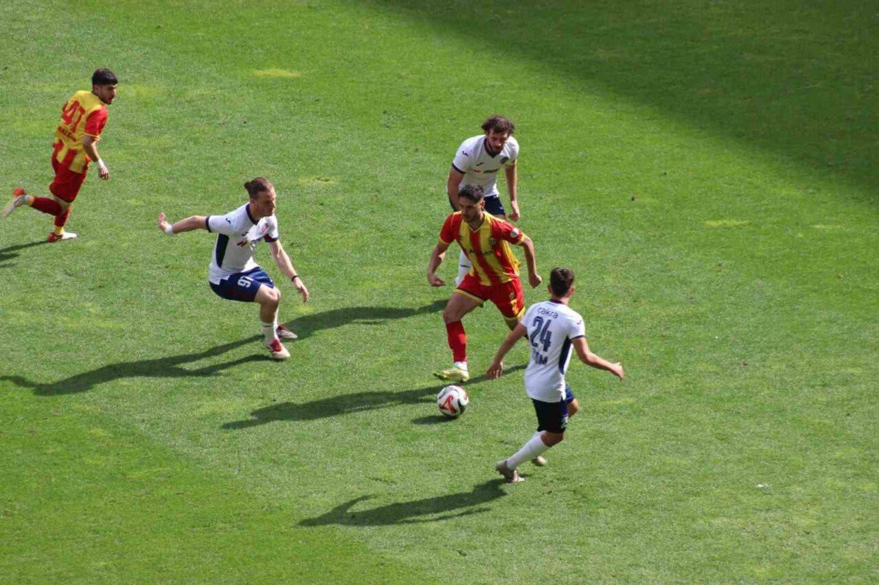 Nesine 2. Lig Kırmızı Grup'ta 10. hafta karşılaşmasında Yeni Malatyaspor,