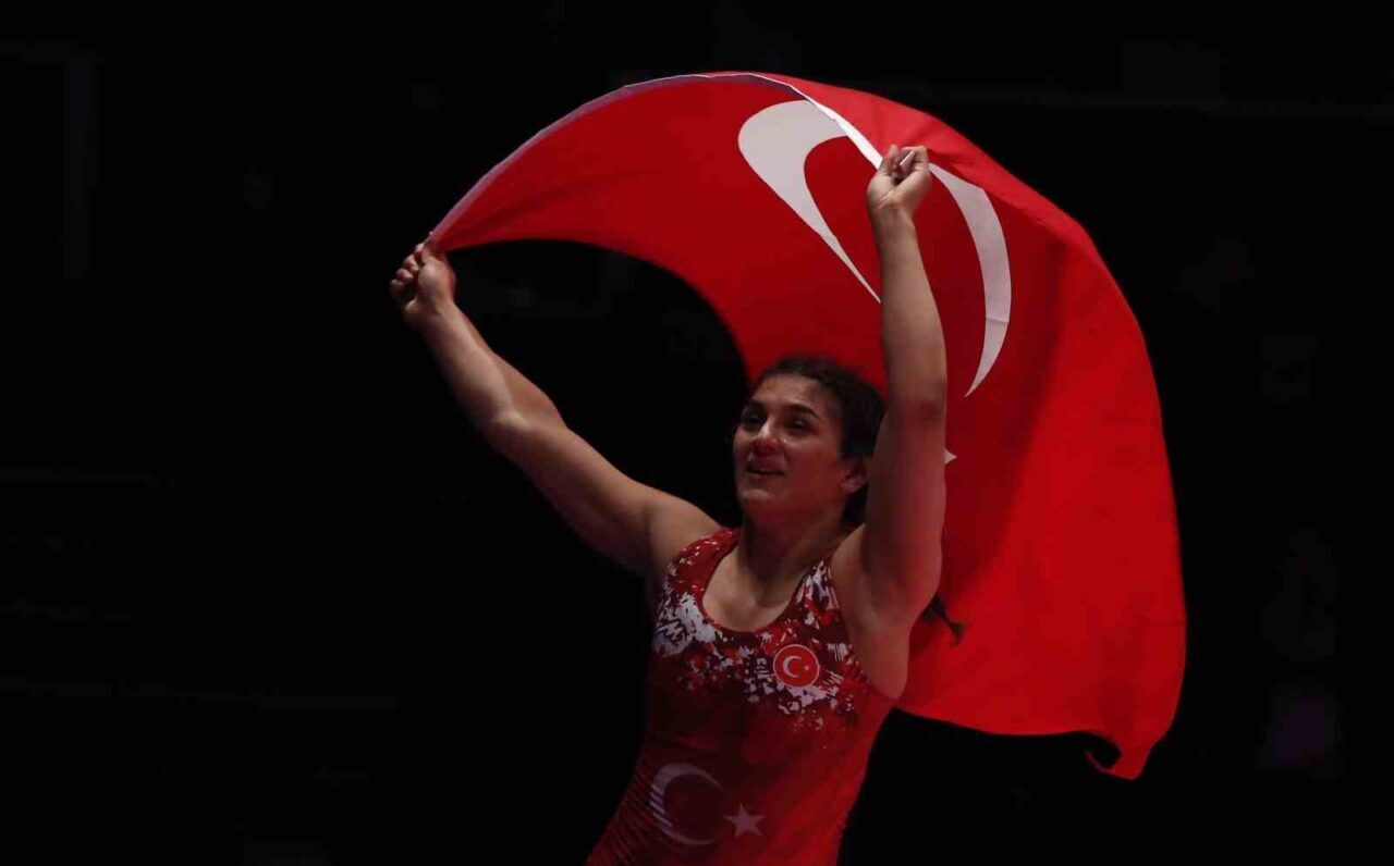 Nesrin Baş, Sırbistan'da düzenlenen U23 Dünya Güreş Şampiyonası'nda kadınlar 68