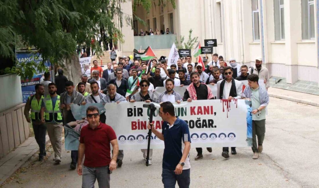 Necmettin Erbakan Üniversitesi öğrenci toplulukları, "Kampüsten Gazze’ye Tek Yürek" yürüyüşü