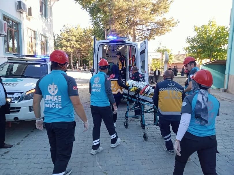 Niğde İl Sağlık Müdürlüğü, muhtemel yangınlara karşı tatbikat düzenleyerek acil