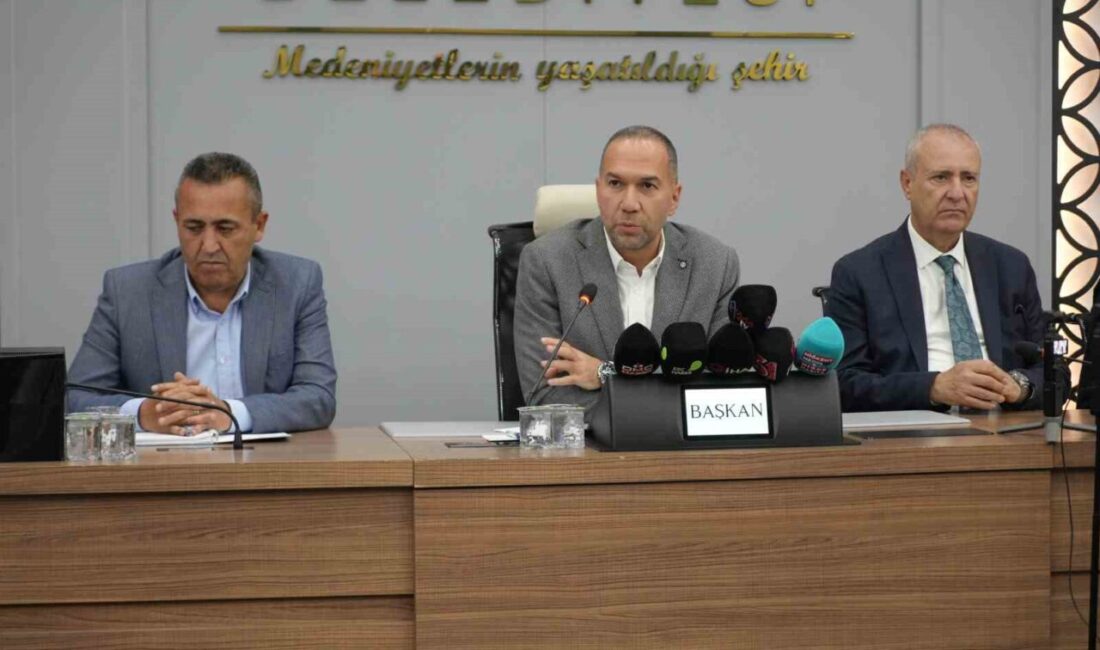 Niğde'de trafik düzenleme projesi hayata geçirildi. Belediye Başkanı Emrah Özdemir,