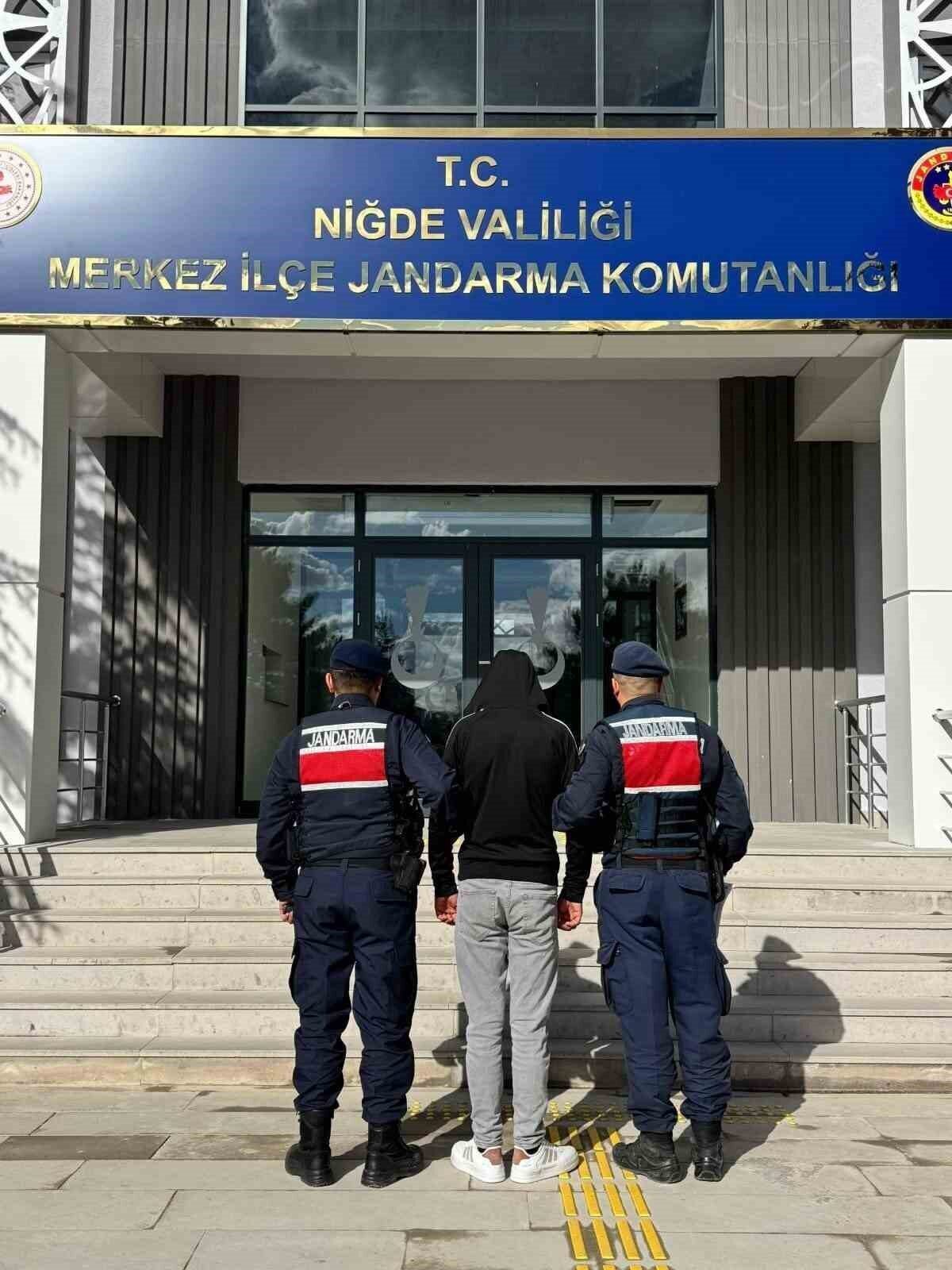 Niğde İl Jandarma Komutanlığı'nın yaptığı operasyonlar sonucunda, çeşitli suçlardan aranan