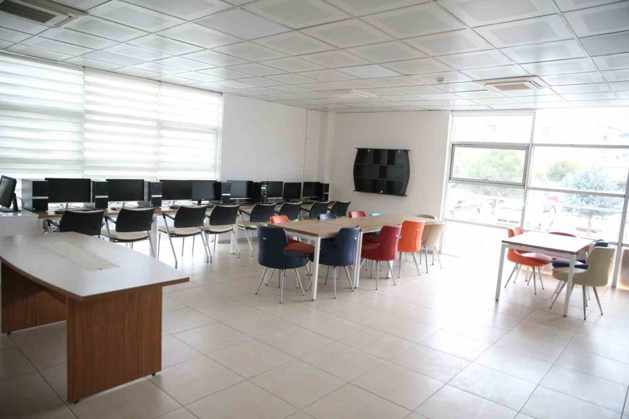 Niğde Gençlik Merkezi, Gençlere Yönelik Zengin Faaliyetlerle Dikkat Çekiyor