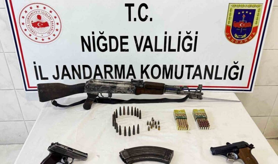 Niğde İl Jandarma Komutanlığı, Yeşilgölcük Kasabası'nda gerçekleştirdiği operasyonda bir evde