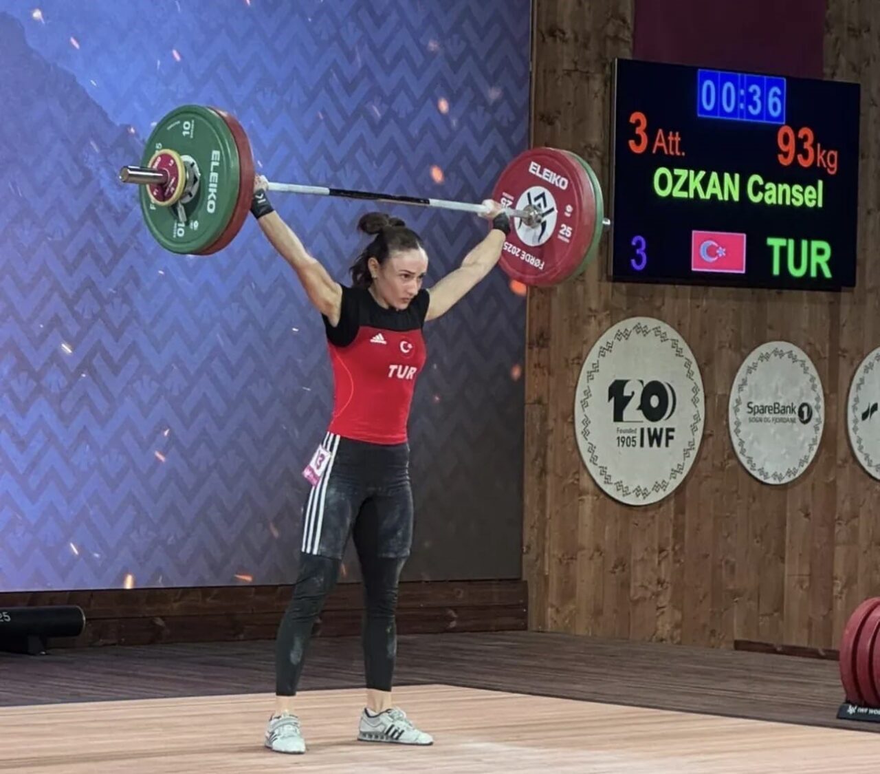 Cansel Özkan, Norveç'teki Dünya Halter Şampiyonası'nda 53 kilogram sıkletinde 93