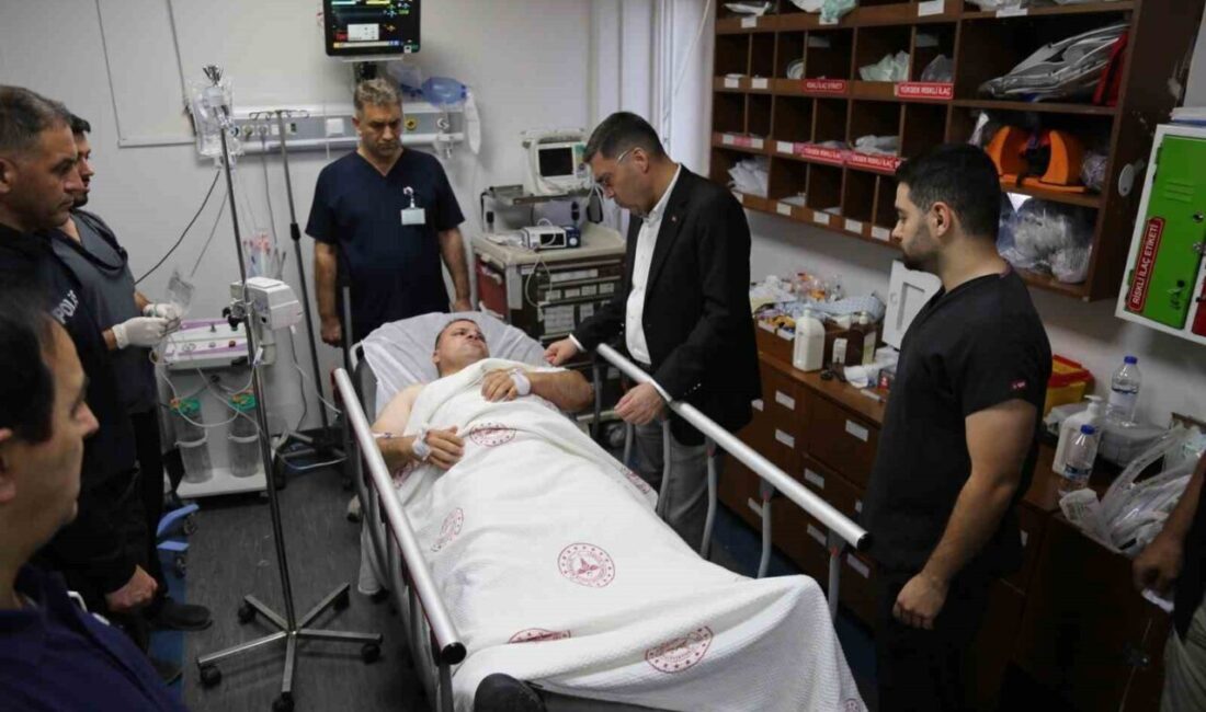 Şanlıurfa'nın Eyyübiye ilçesinde, polis merkezinde nöbet tutan bir polis memuru,