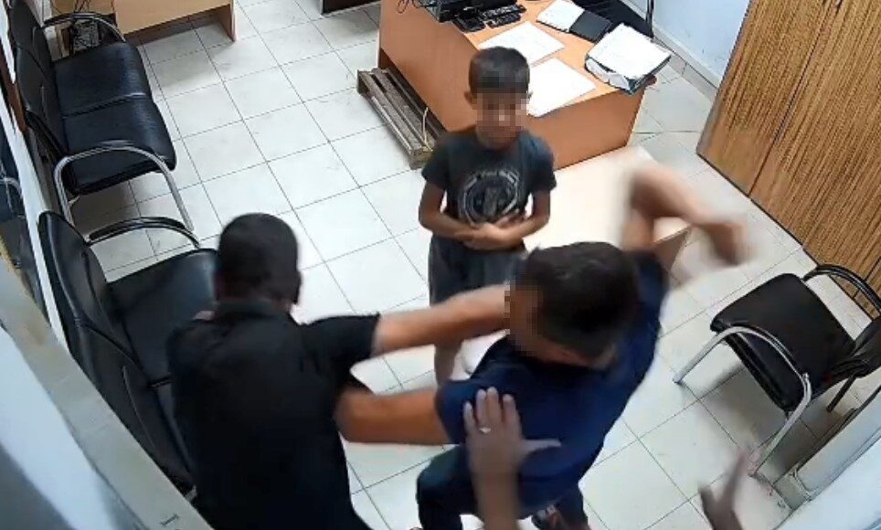 Mersin'in Silifke ilçesinde, boşanma aşamasındaki Mehmet T., çocuklarına yönelik şiddet