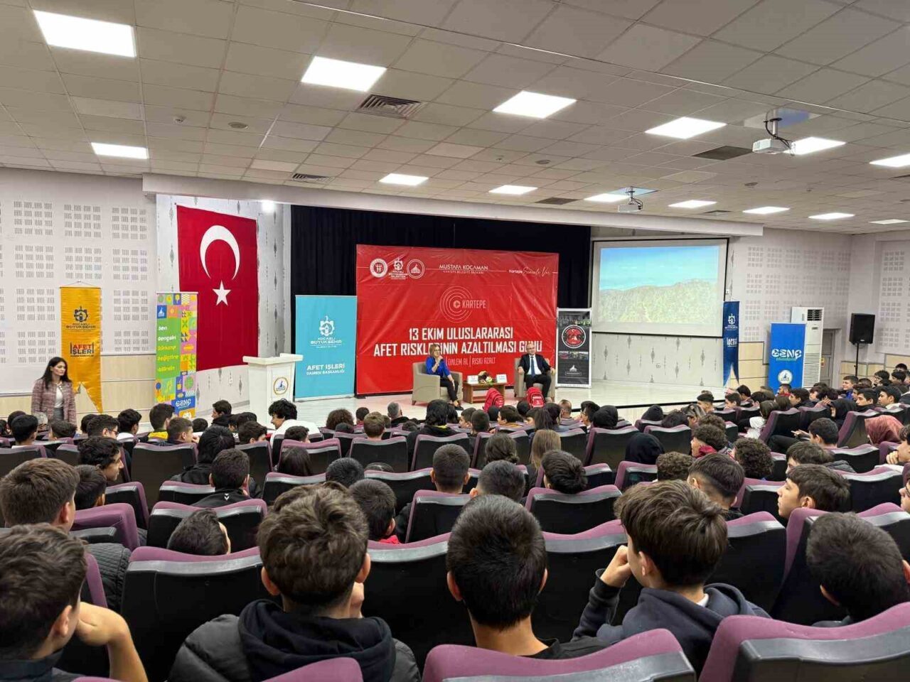 Kocaeli’deki "Uluslararası Afet Risklerinin Azaltılması Günü" kapsamında düzenlenen tatbikat ve