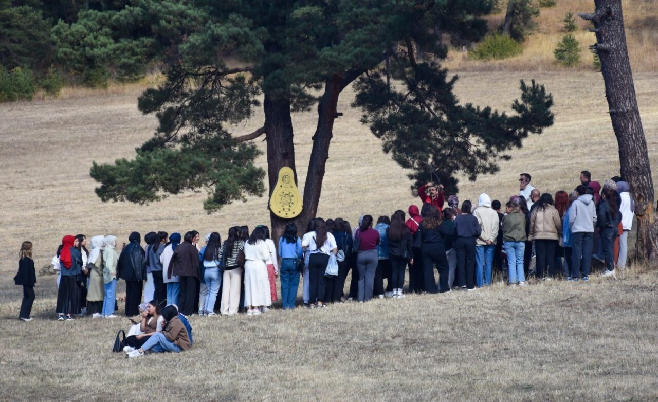 Erzurum'un Oltu ilçesinde Gençlik Merkezi ile İlçe Spor Müdürlüğü iş