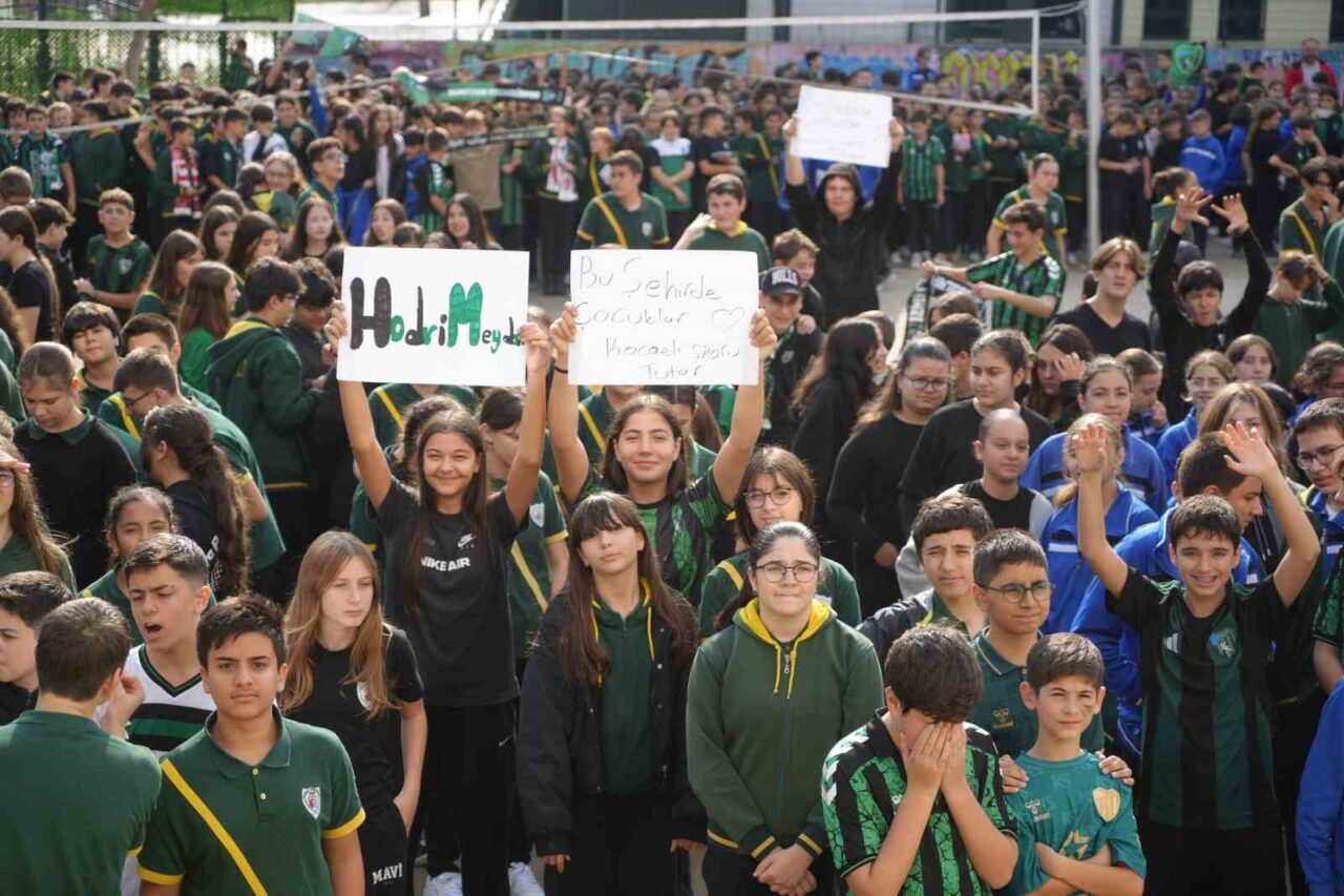 Kocaelispor, futbolcularıyla öğrencilere yönelik okul ziyaretlerine devam ediyor. Hrvoje Smolcic,