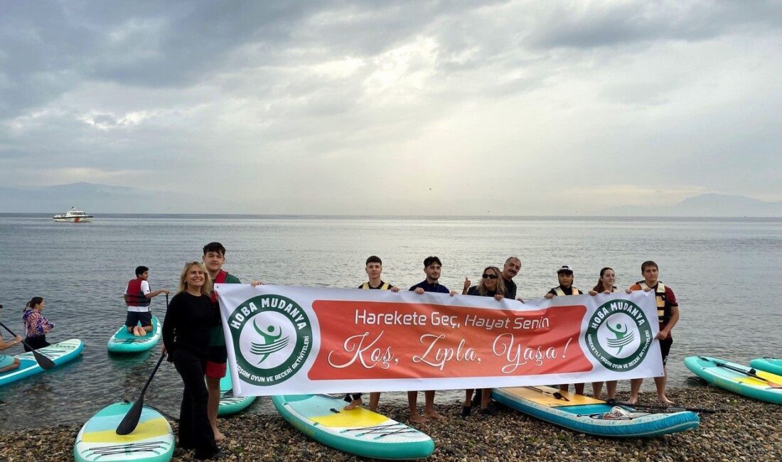 Mudanya’da Lise Öğrencileri Deniz Sporları ile Denge ve Koordinasyon Geliştiriyor Bursa’nın Mudanya ilçesinde düzenlenen SUP etkinliğinde lise öğrencileri, denge ve