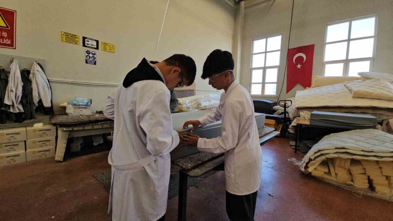 Kayseri'deki Türkiye Tekstil Sanayi İşverenleri Sendikası Mesleki ve Teknik Anadolu