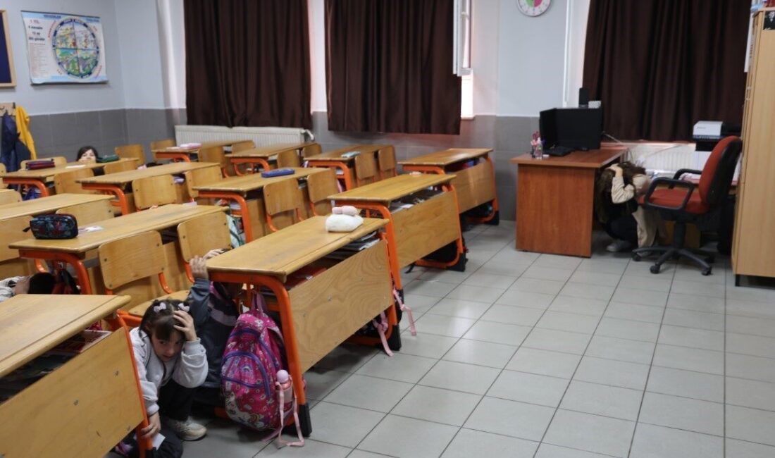 Kartepe'de Veli Akgün İlkokulu'nda, Kartepe ve Kocaeli Büyükşehir Belediyesi iş