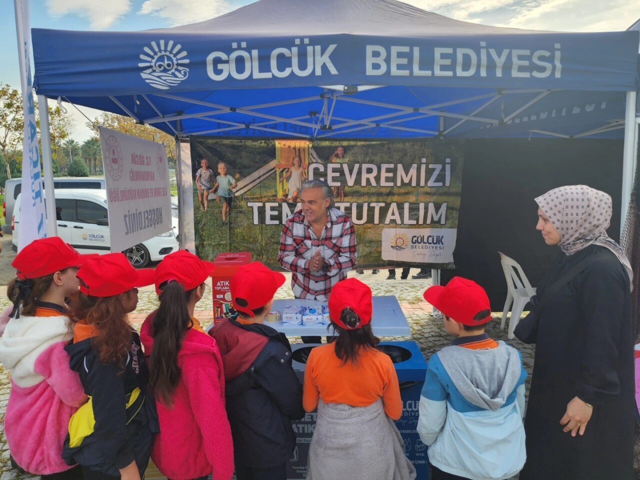 Gölcük, "Balıkları Tanıyorum, Bilinçli Besleniyorum" etkinliği ile öğrencilere sağlıklı beslenme