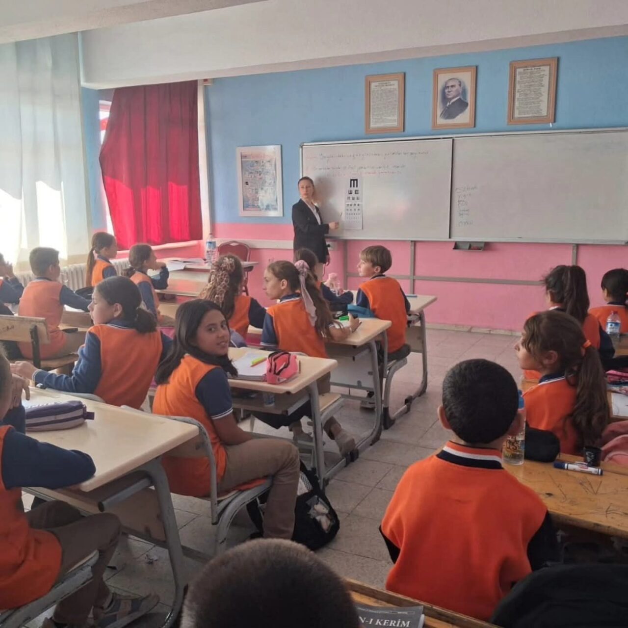 Şuhut’taki Gazipaşa Ortaokulu’nda Öğrencilere Göz Sağlığı İçin Snellen Testi Uygulandı