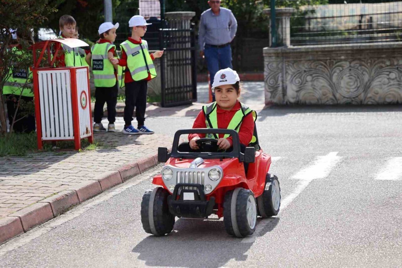 Samsun'un İlkadım ilçesindeki Çocuk Trafik Eğitim Parkı, minik öğrencilere trafik