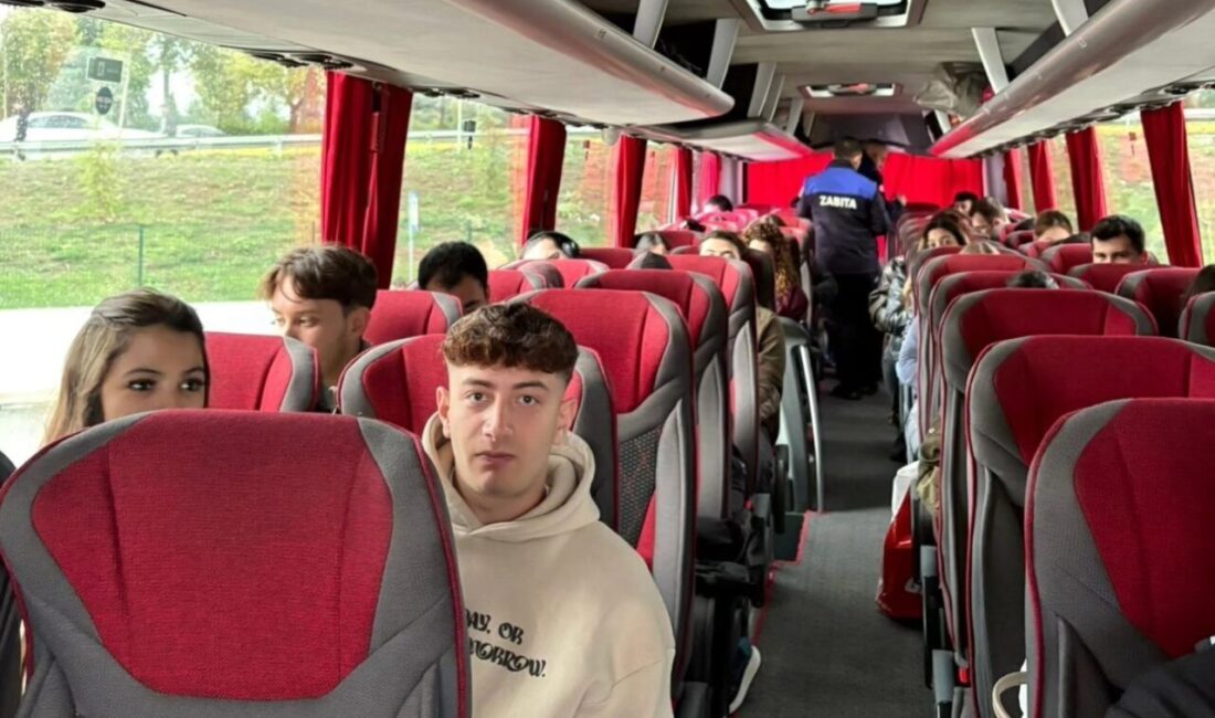 Gölcük Belediyesi, Ücretsiz Ulaşım Hizmetiyle Öğrencilere Destek Sunuyor Gölcük Belediyesi, İstanbul ve Bursa'daki üniversite öğrencilerine ücretsiz ulaşım hizmeti