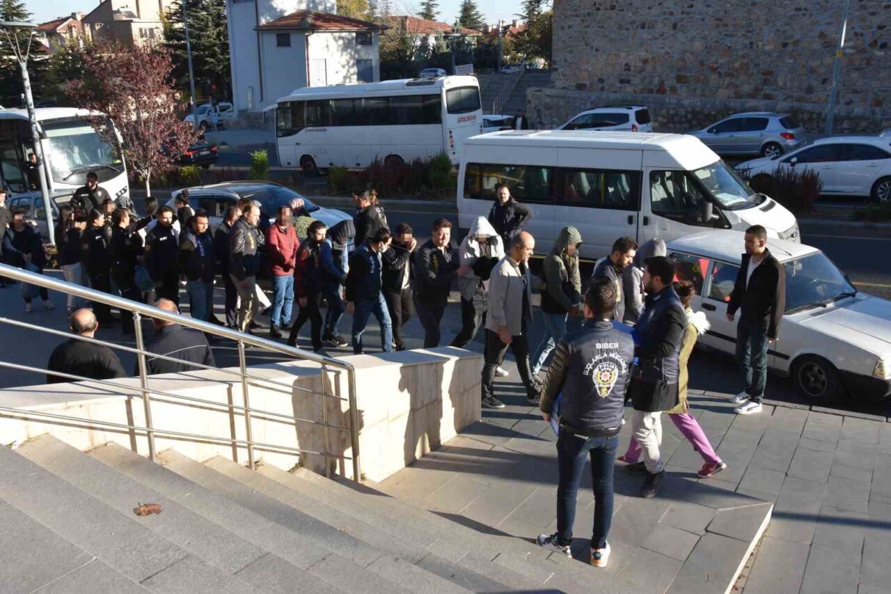 Nevşehir'de sahte kripto yatırım sitesi kurarak 200 kişiyi dolandıran çete