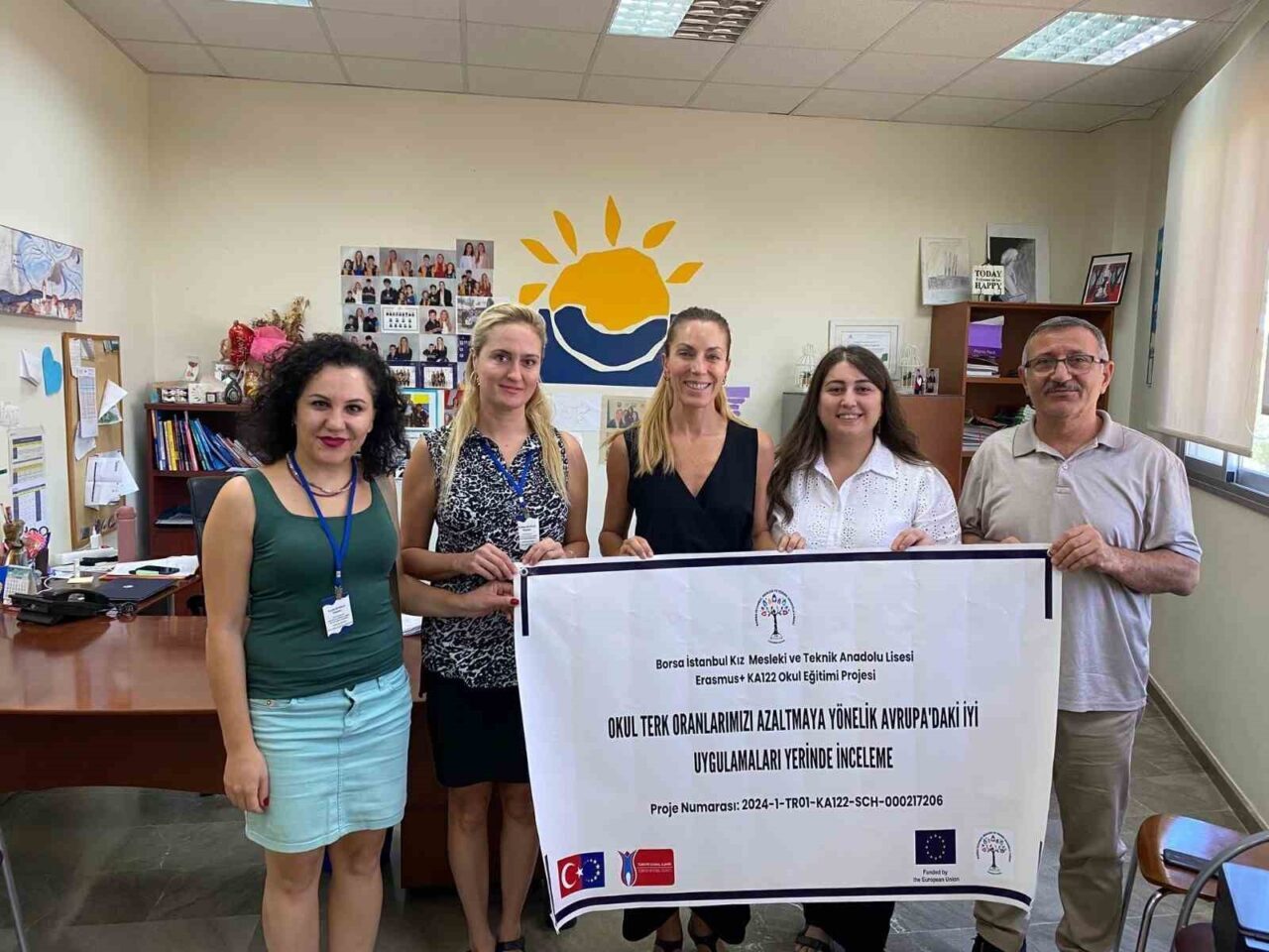 Manisa Borsa İstanbul Kız Mesleki Teknik ve Anadolu Lisesi'nin öğretmenleri,