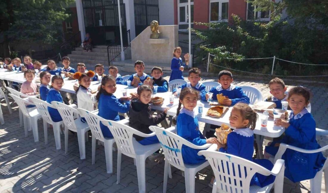Afyonkarahisar İhsaniye Beyköy Ortaokulu, Müdür Aykut Edebali ile öğretmenlerinin katkılarıyla
