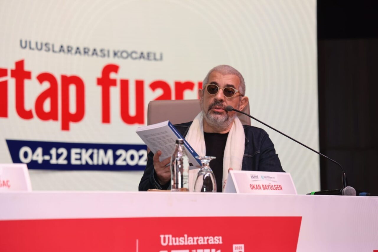 Kocaeli Kitap Fuarı'ndaki "Türkçemiz Evimiz" söyleşisinde Okan Bayülgen, dilin yozlaşması