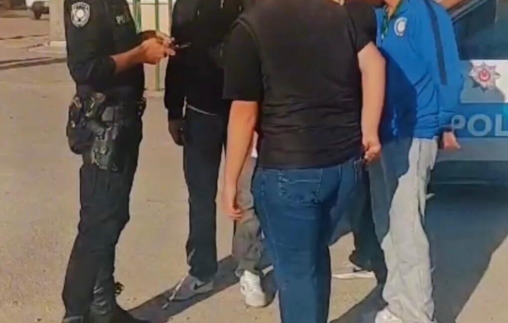 Kayseri’de Okul Çevrelerinde Güvenlik Uygulaması: 107 Kişi Sorgulandı, 1 Aranan Yakalandı Kayseri'de gerçekleştirilen 'Huzur' uygulaması ile polis, okul etrafında öğrenci güvenliğini