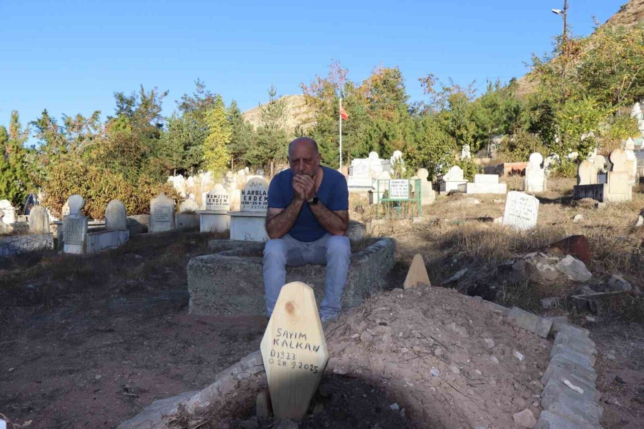 Almanya'da yaşayan Köksal ve Yüksel Kalkan kardeşler, babalarının vefatı nedeniyle
