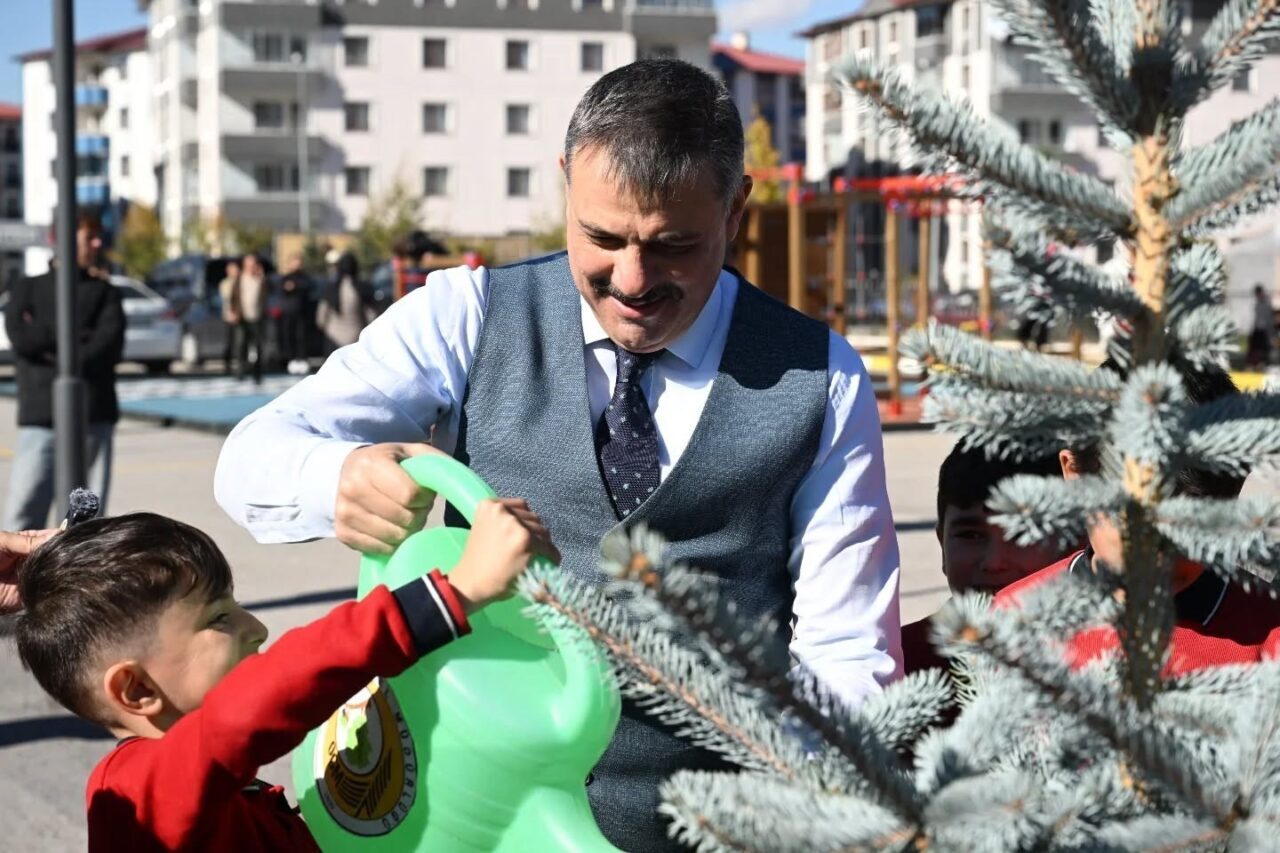 Erzurum Valisi Mustafa Çiftçi, çevre bilincini geliştirmek için Ömer Duygun