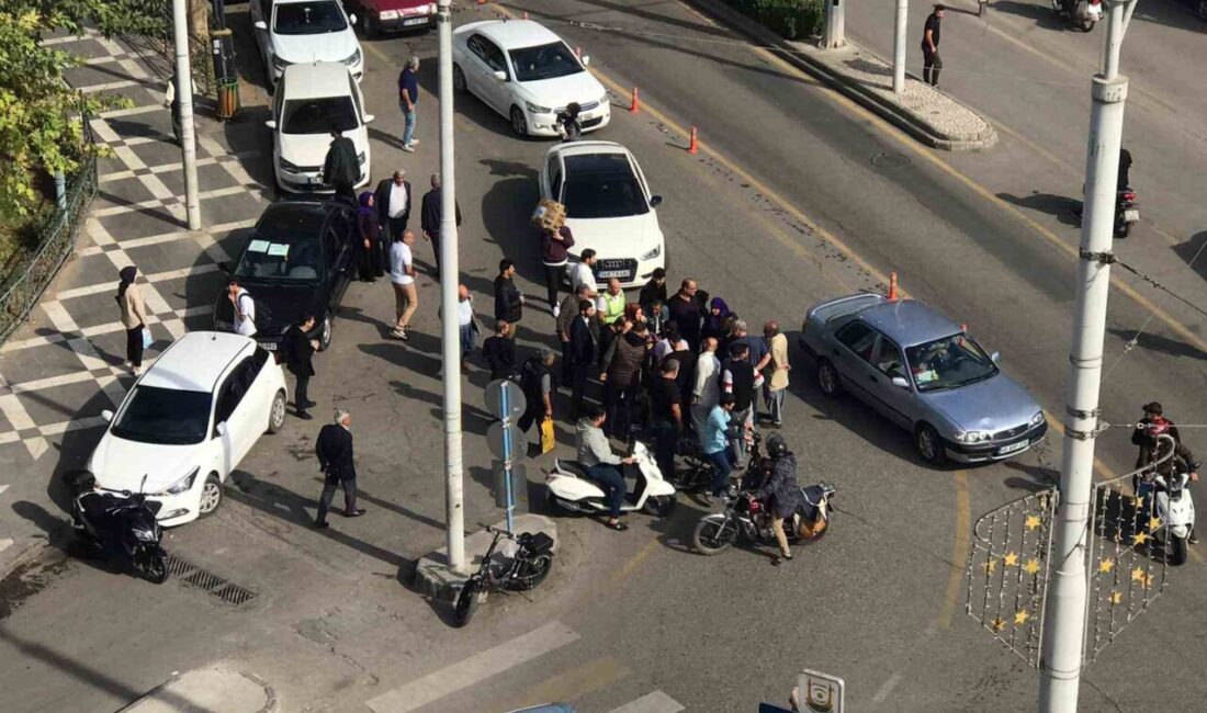 Şanlıurfa’nın Haliliye ilçesinde 14 yaşındaki A.E.K., yolun karşısına geçerken bir