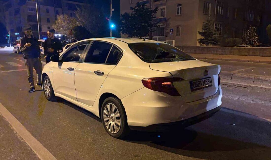 Kayseri’de Trafik Tartışması Sonrası Darp ve Soygun İddiası: 3 Şahıs Kaçtı Kayseri'nin Melikgazi ilçesinde, trafikte tartışan 3 kişi, M.T. ve arkadaşlarının