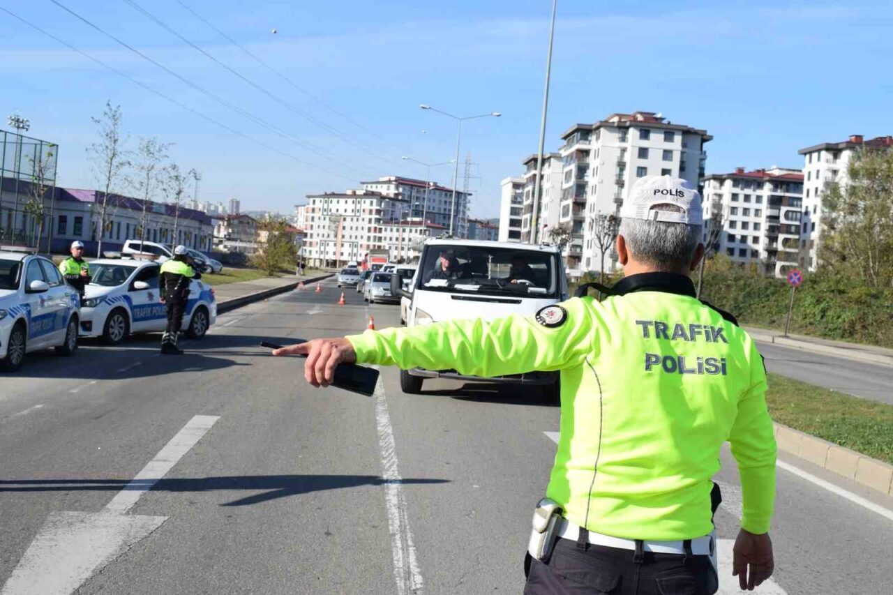 Ordu'da son bir haftada trafik denetimlerinde 20.011 araç kontrol edilirken,