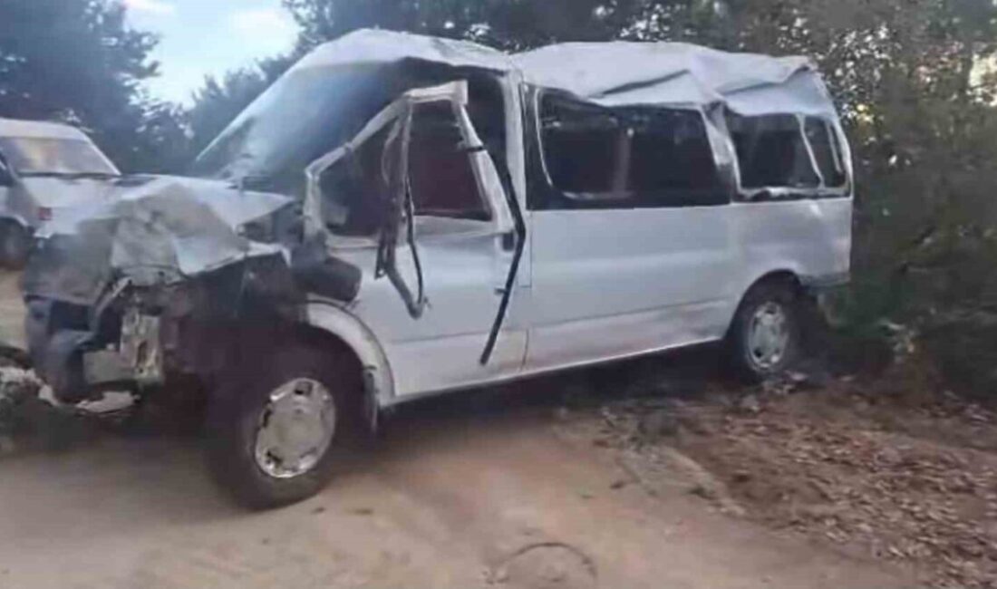 Ordu Mesudiye’de Minibüsün Şarampole Devrilmesi Sonucu 11 Kişi Yaralandı Ordu’nun Mesudiye ilçesinde Hasan K. yönetimindeki minibüs, yoldan çıkarak devrildi.