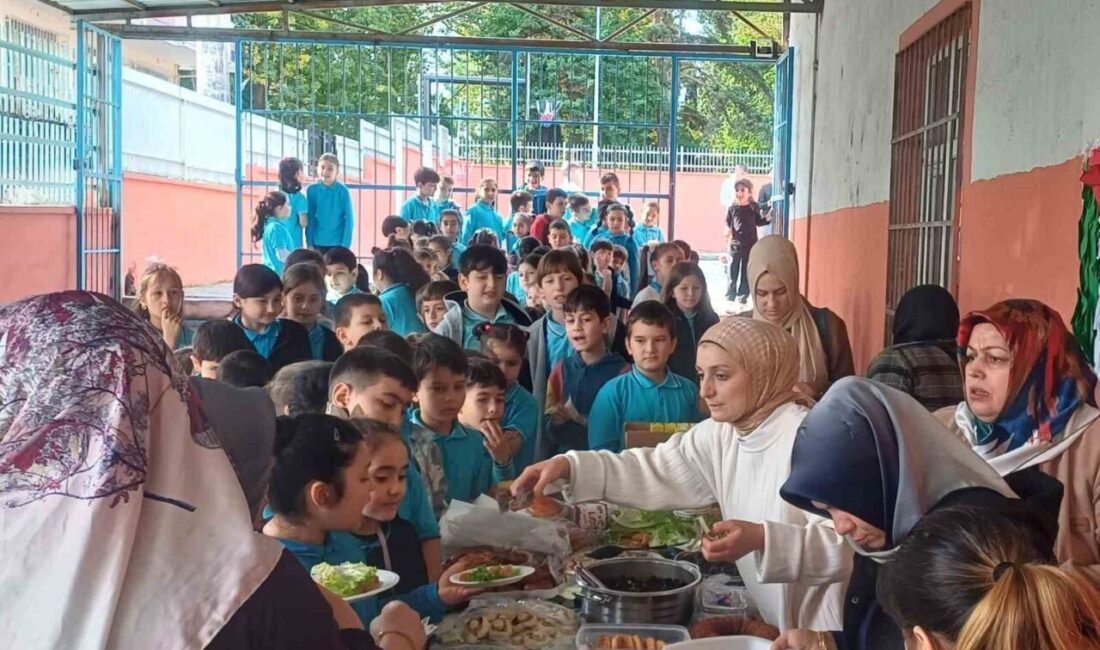 Ünye’deki Öğrencilerden Filistinli Çocuklara Destek İçin Anlamlı Hayır Çarşısı Düzenlendi Ünye Yunus Emre İlkokulu'ndaki 3-B sınıfı öğrencileri, Hayat Bilgisi dersi