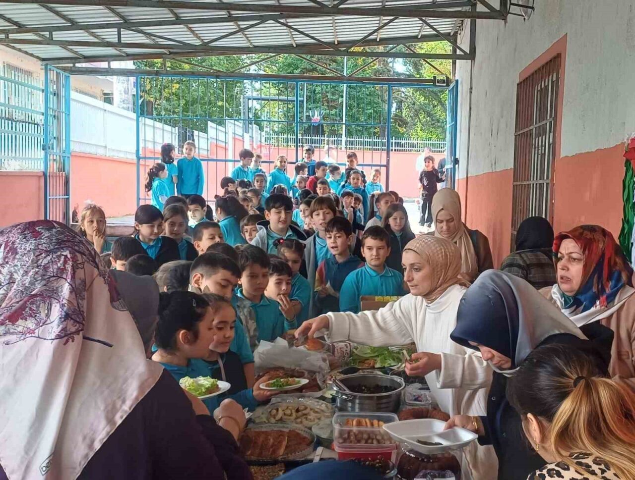Ünye Yunus Emre İlkokulu'ndaki 3-B sınıfı öğrencileri, Hayat Bilgisi dersi