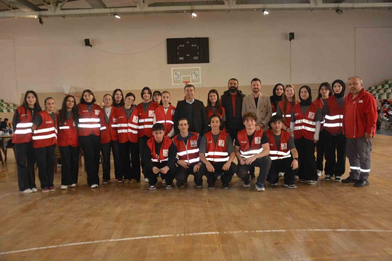 Ünye Mustafa Rakım Anadolu Lisesi, kan bağışı kampanyası düzenleyerek 209