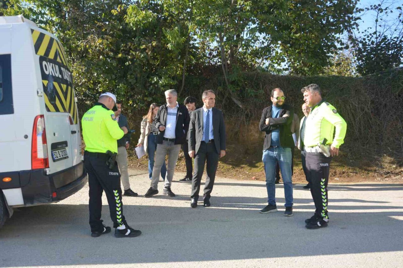 Ordu'nun Ünye ilçesinde gerçekleştirilen okul servis denetimlerinde, 55 araç incelendi