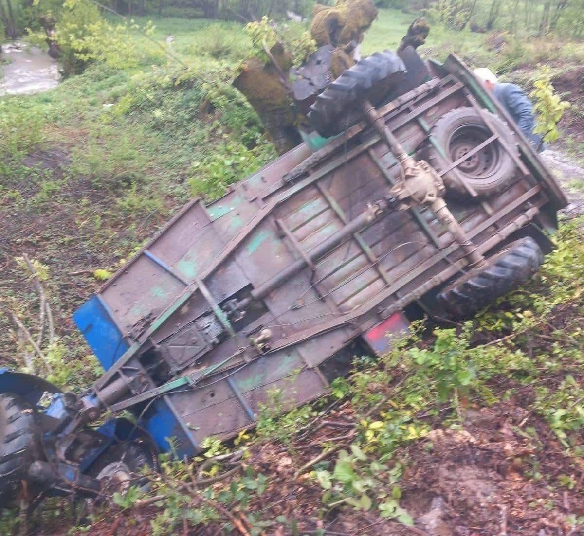 Ordu'nun Fatsa ilçesinde, tarım aracı 'patpat' ile odun taşırken kaza