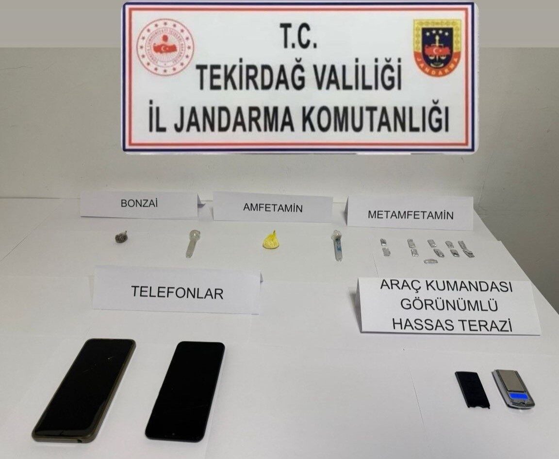 Tekirdağ'ın Çerkezköy ilçesinde, Kızılpınar Namık Kemal Mahallesi'nde uyuşturucu bulundururken yakalanan