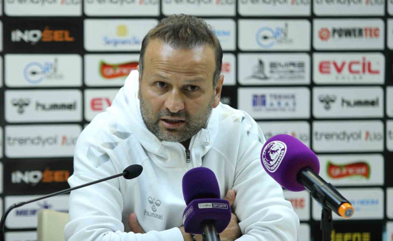 Sivasspor'un teknik direktörü Osman Zeki Korkmaz, Ankara Keçiörengücü ile 0-0