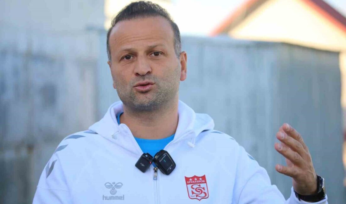 Sivasspor'un teknik direktörü Osman Zeki Korkmaz, takımının öncelikli hedefinin play-off'ta